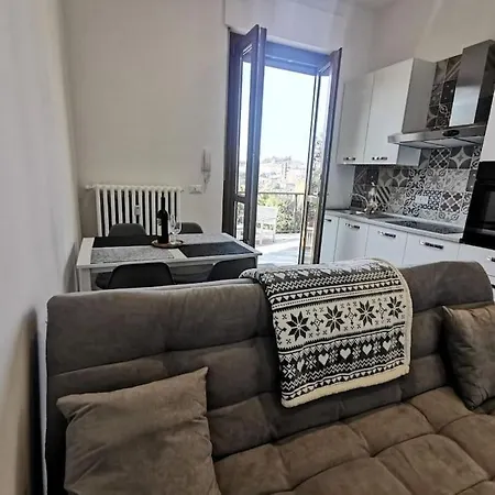 Casa Virginia_4 Posti Letto, Cucina, Terrazzo, Parcheggio, Wi-fi, Nel Cuore Delle Langhe *
